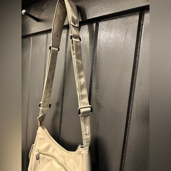 Travelon Cross Body Bag - Picture 3 of 11